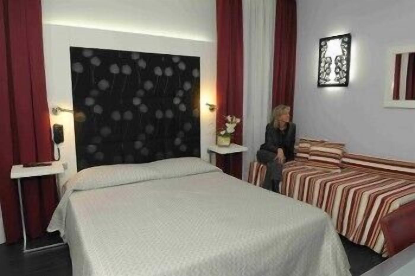 Hotel Aaron Mestre Esterno foto
